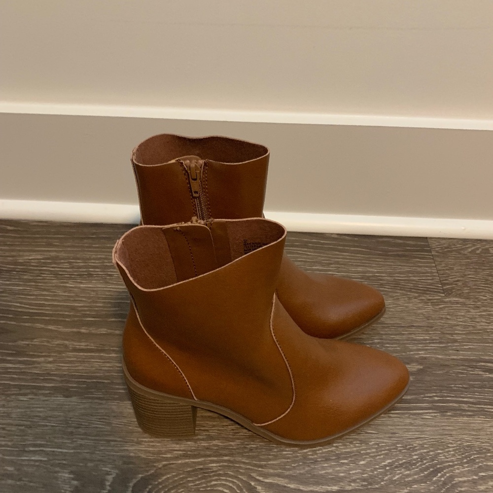 brown / cognac ankle boots